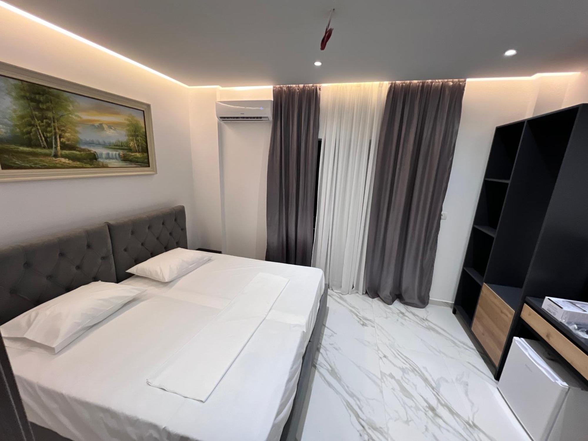 Lezet Hotel Sarande Exterior photo